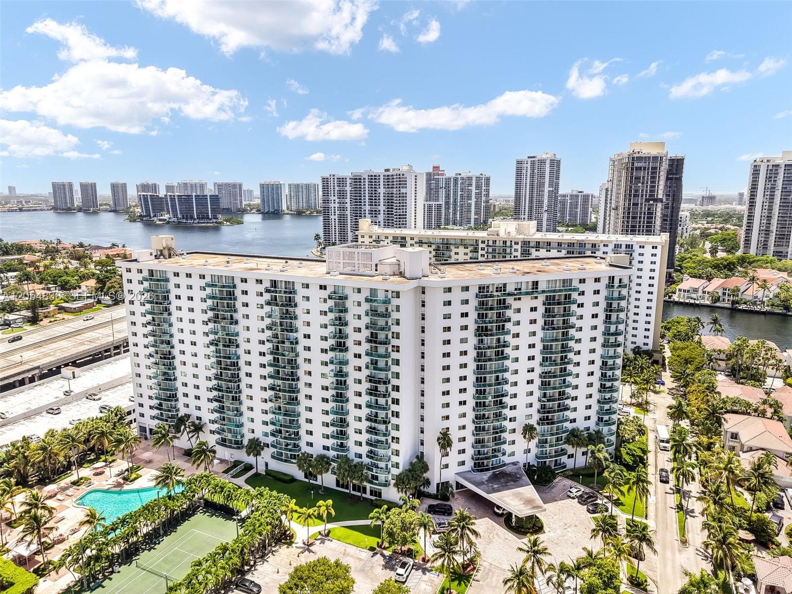 19380 Collins Ave 1423 photo 1