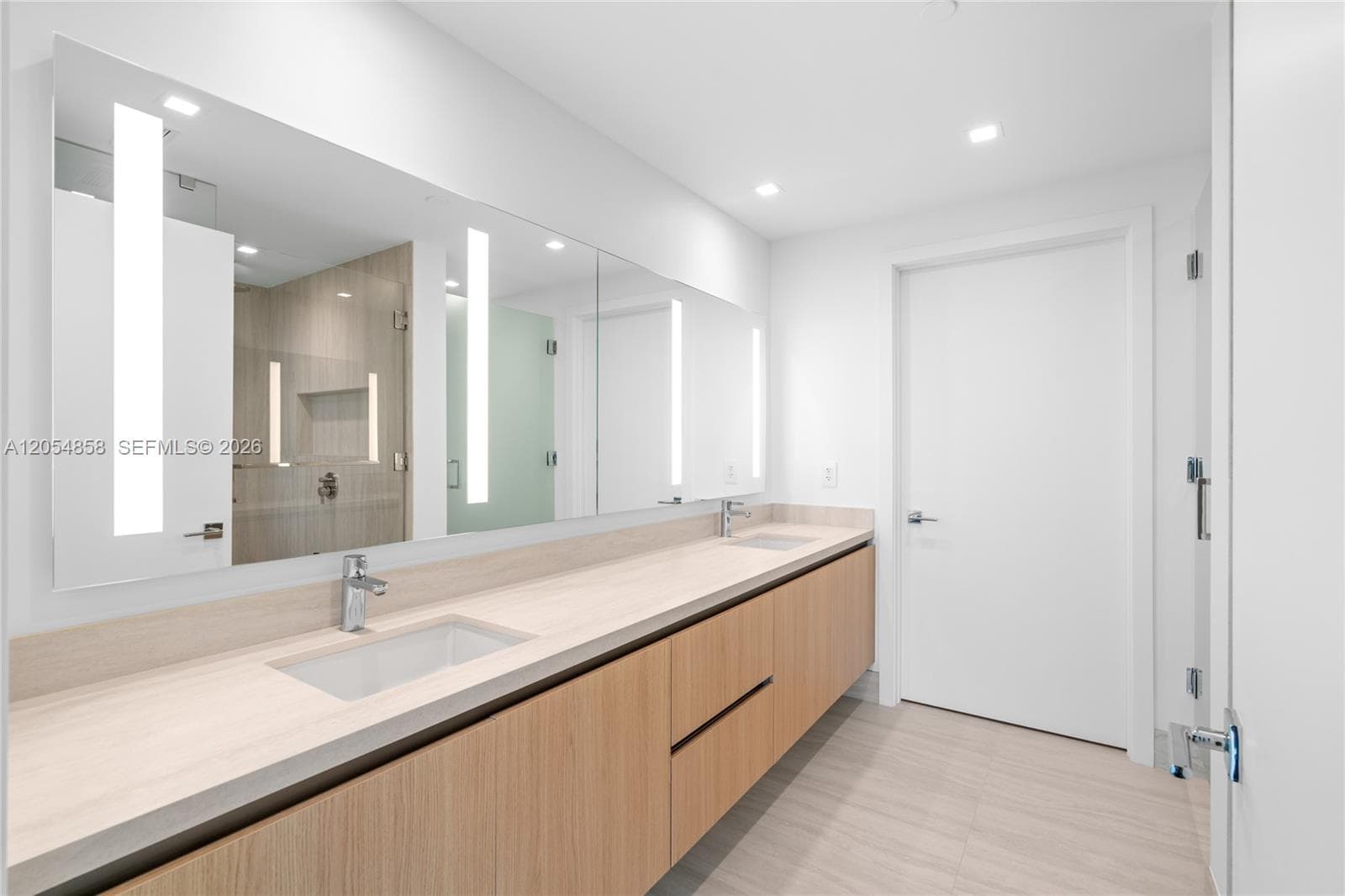2411 Laguna Circle 1604 photo 6