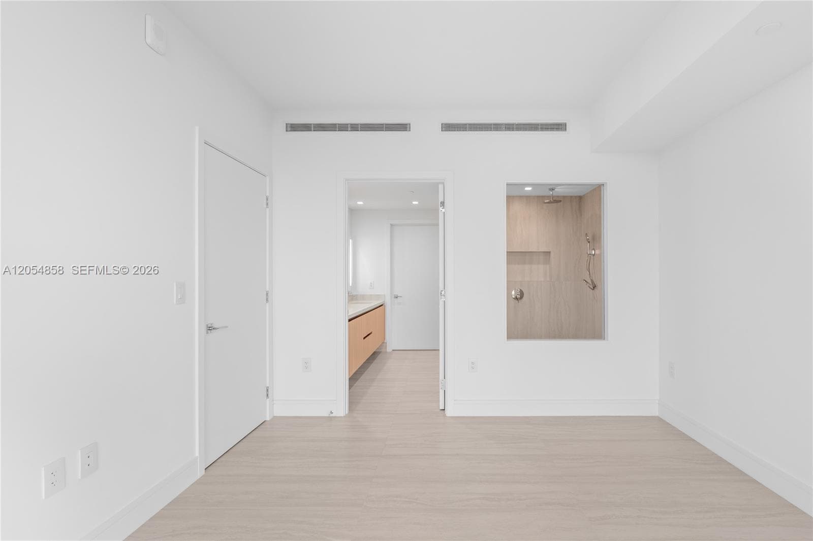 2411 Laguna Circle 1604 photo 7