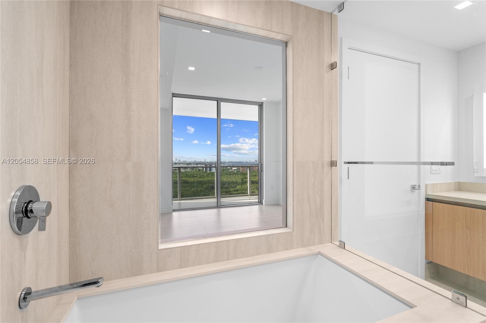2411 Laguna Circle 1604 photo 3