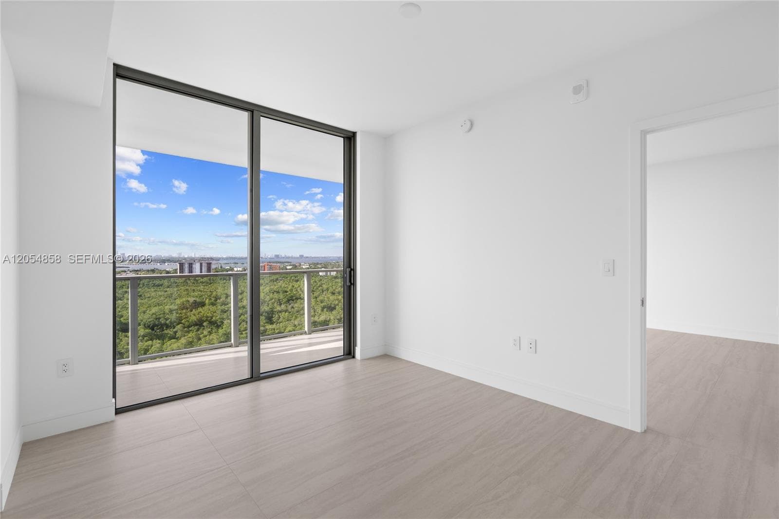 2411 Laguna Circle 1604 photo 9