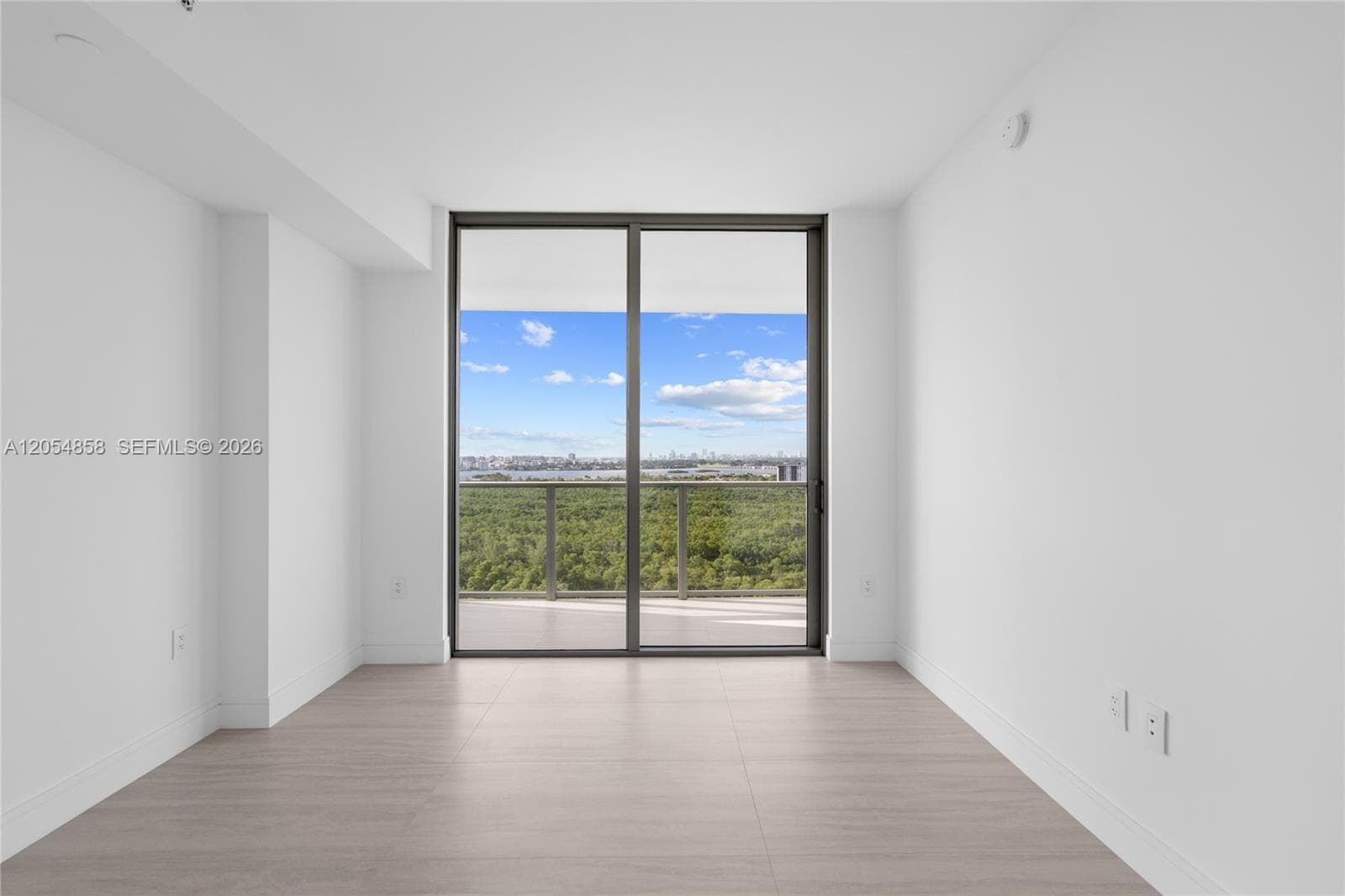 2411 Laguna Circle 1604 photo 10