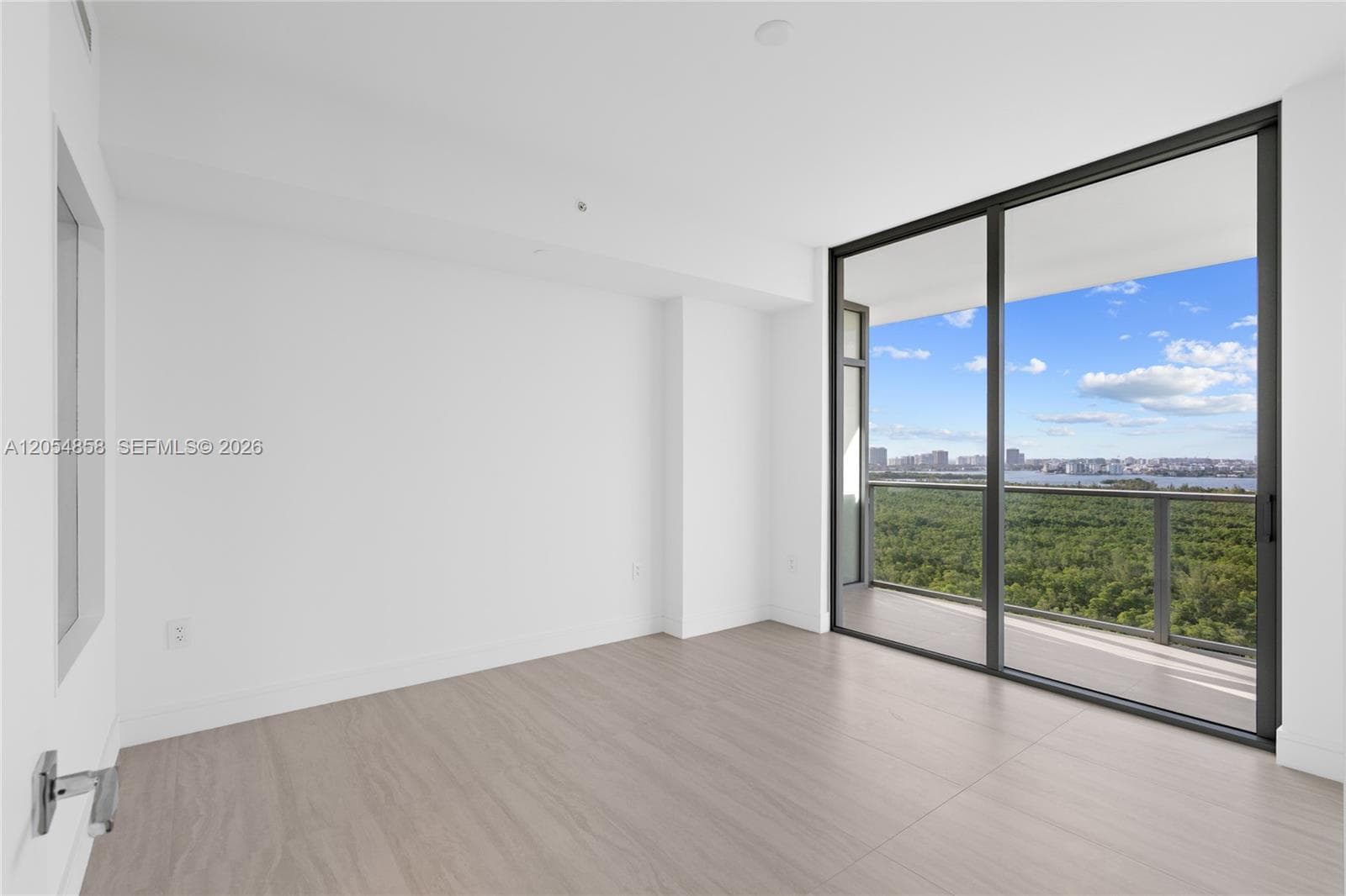 2411 Laguna Circle 1604 photo 11