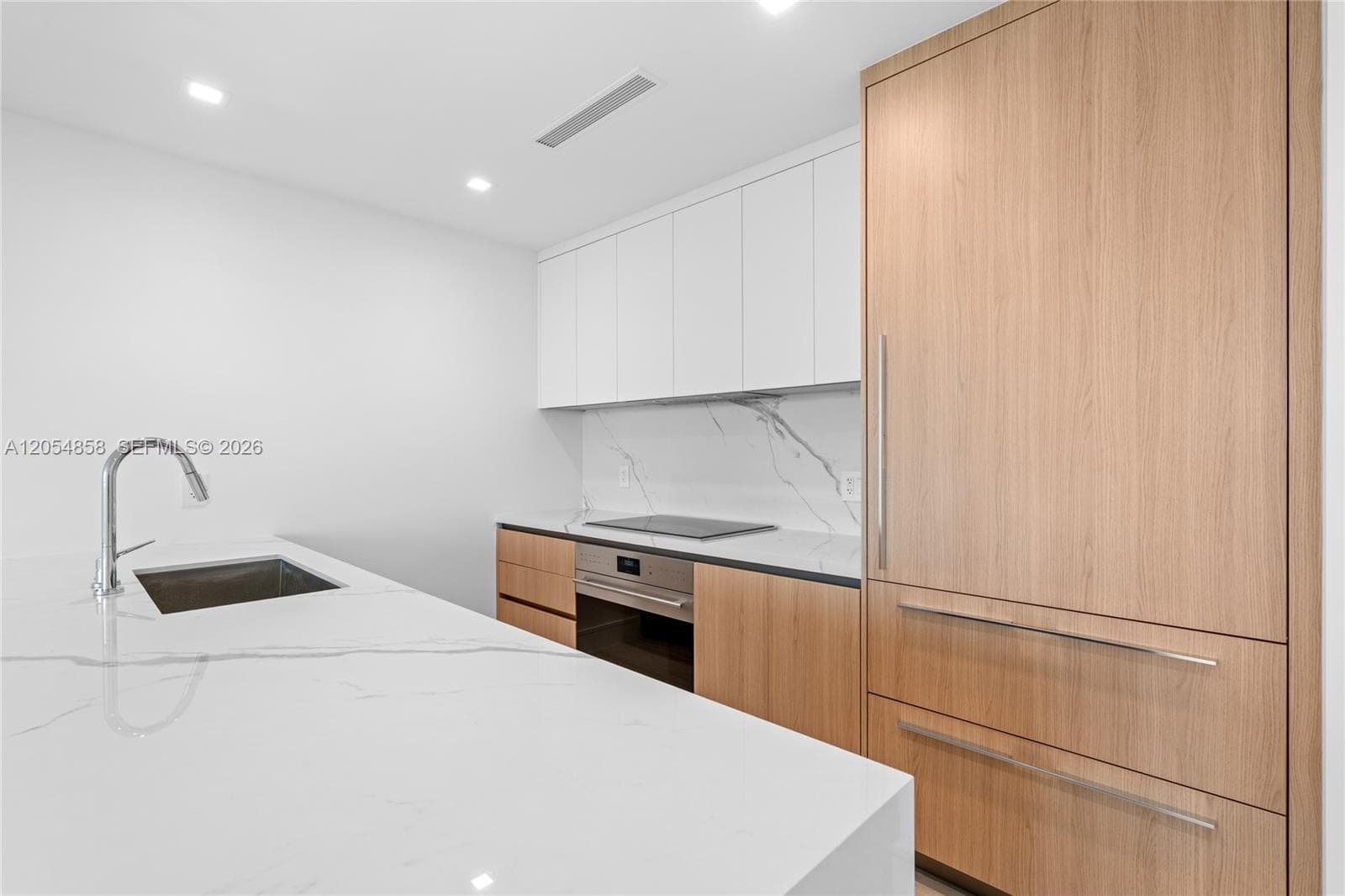 2411 Laguna Circle 1604 photo 19