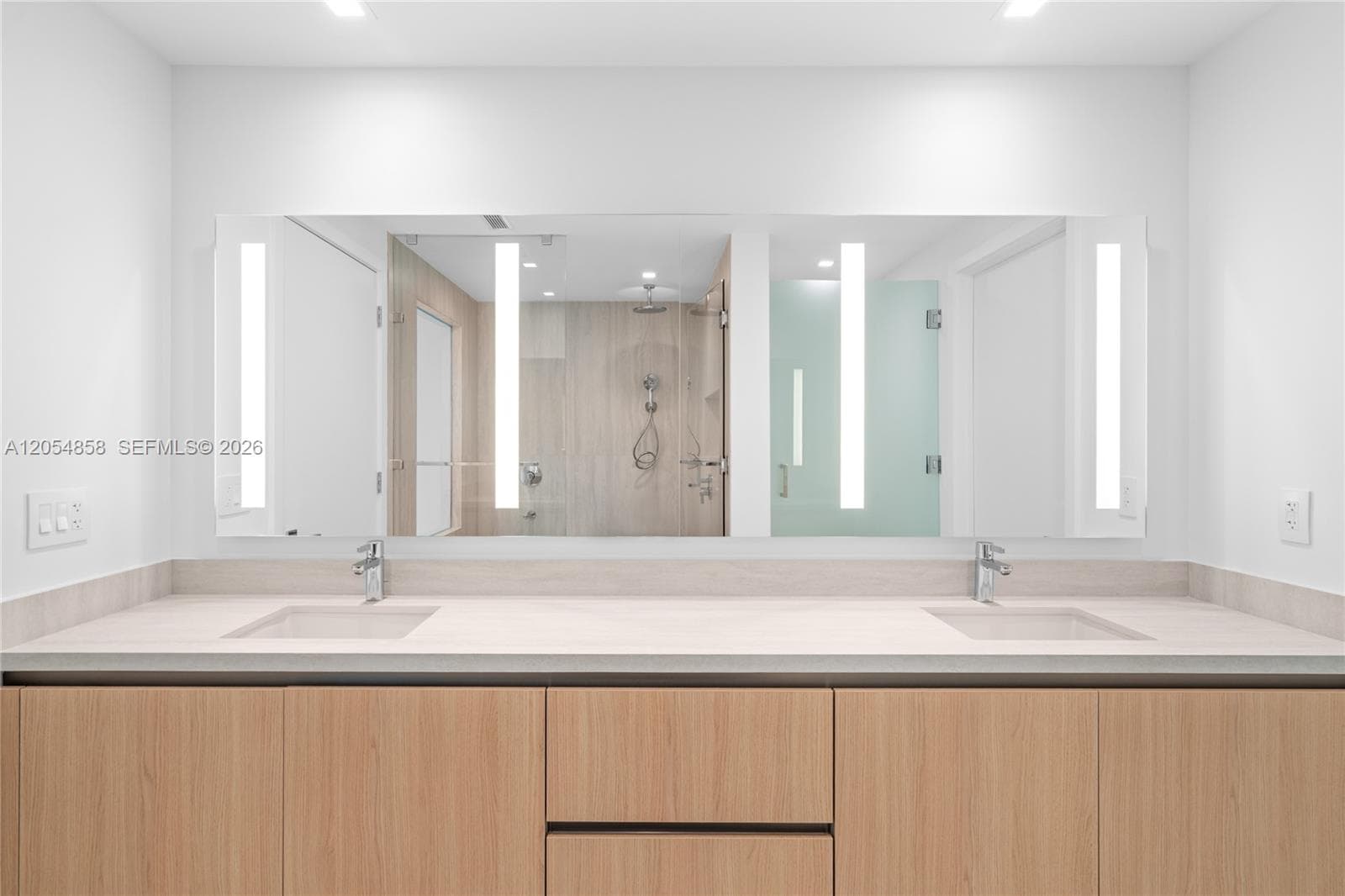 2411 Laguna Circle 1604 photo 4