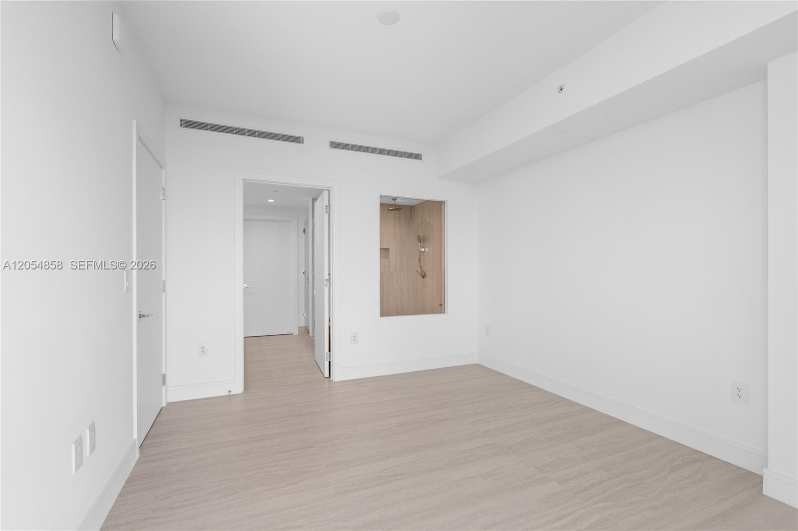 2411 Laguna Circle 1604 photo 8