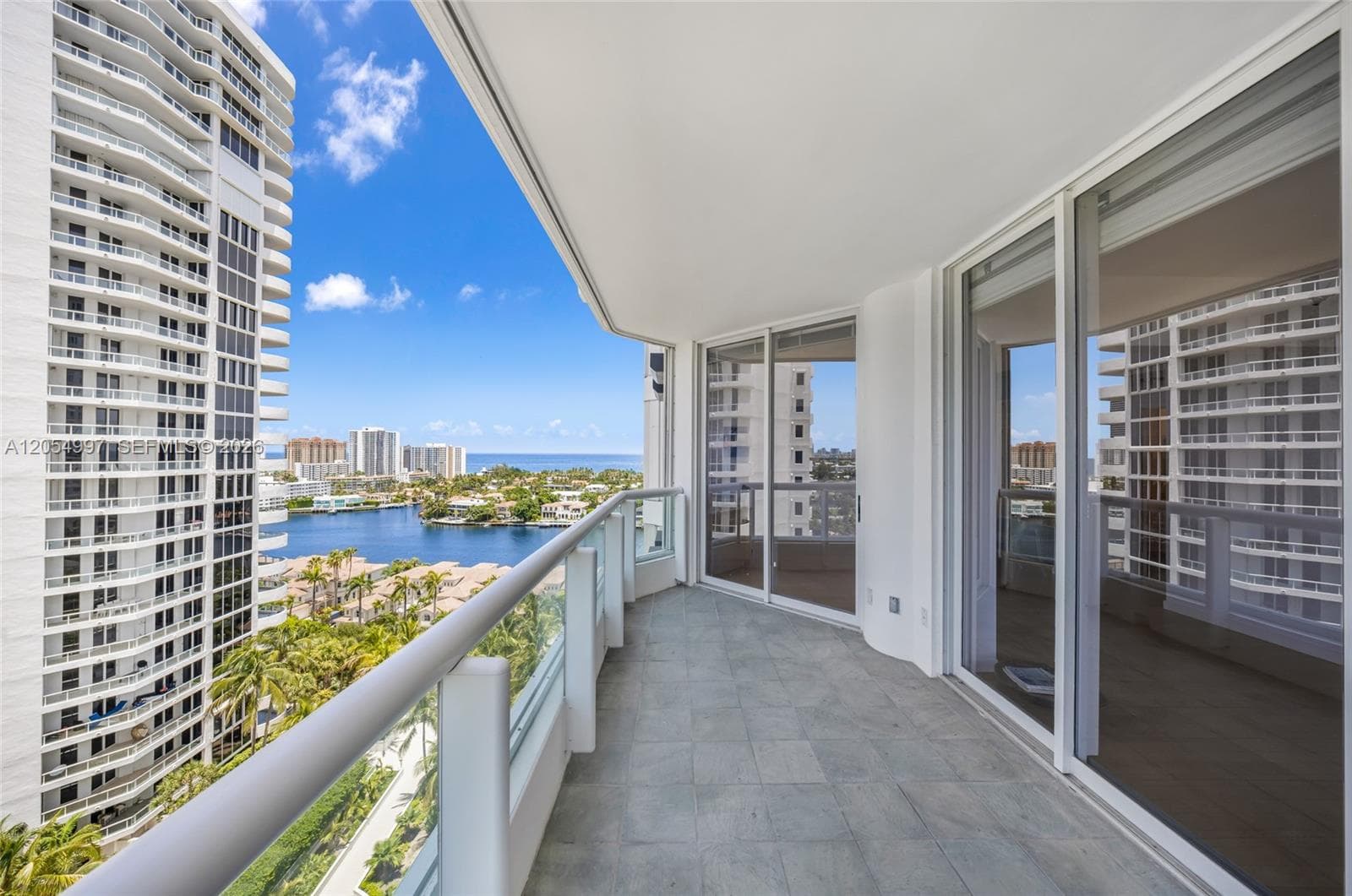 21150 Point Pl 1605 photo 23