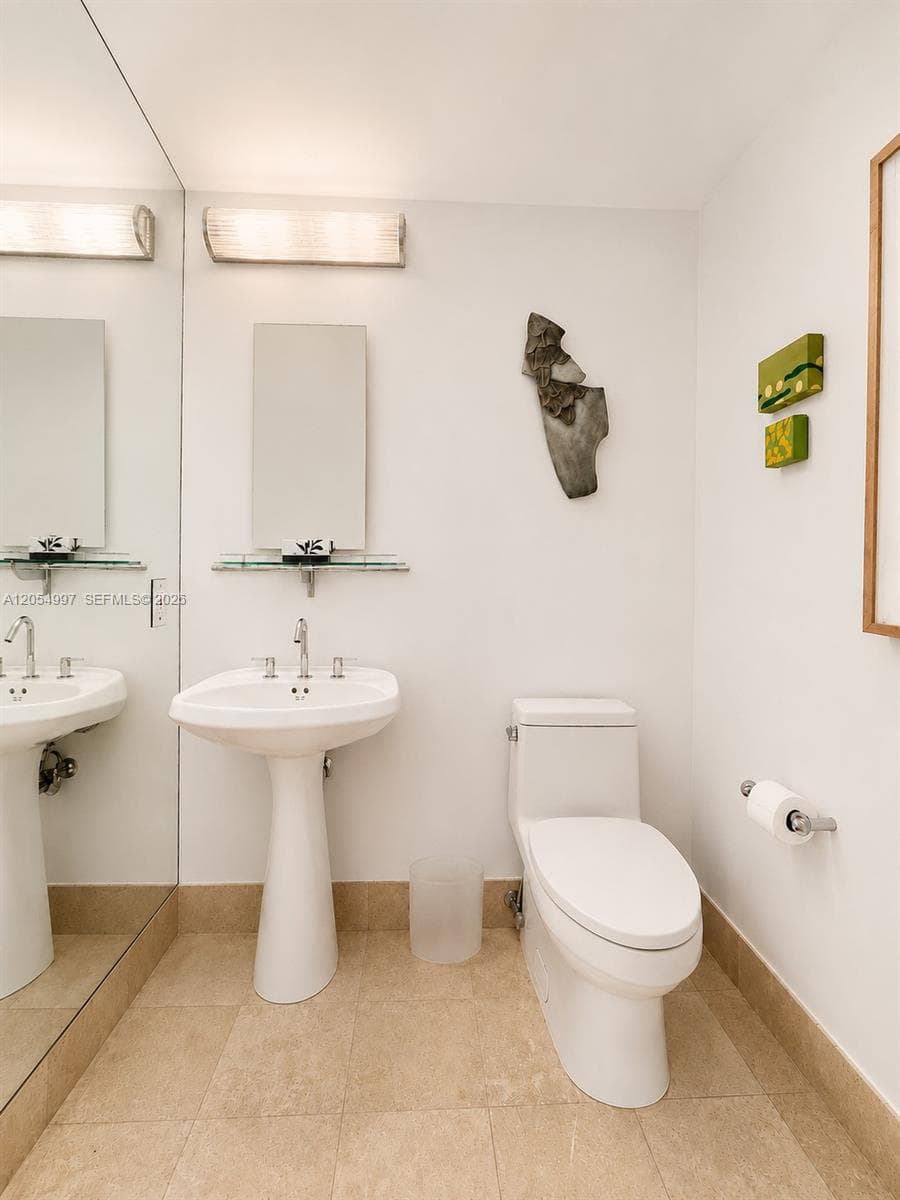 21150 Point Pl 1605 photo 13