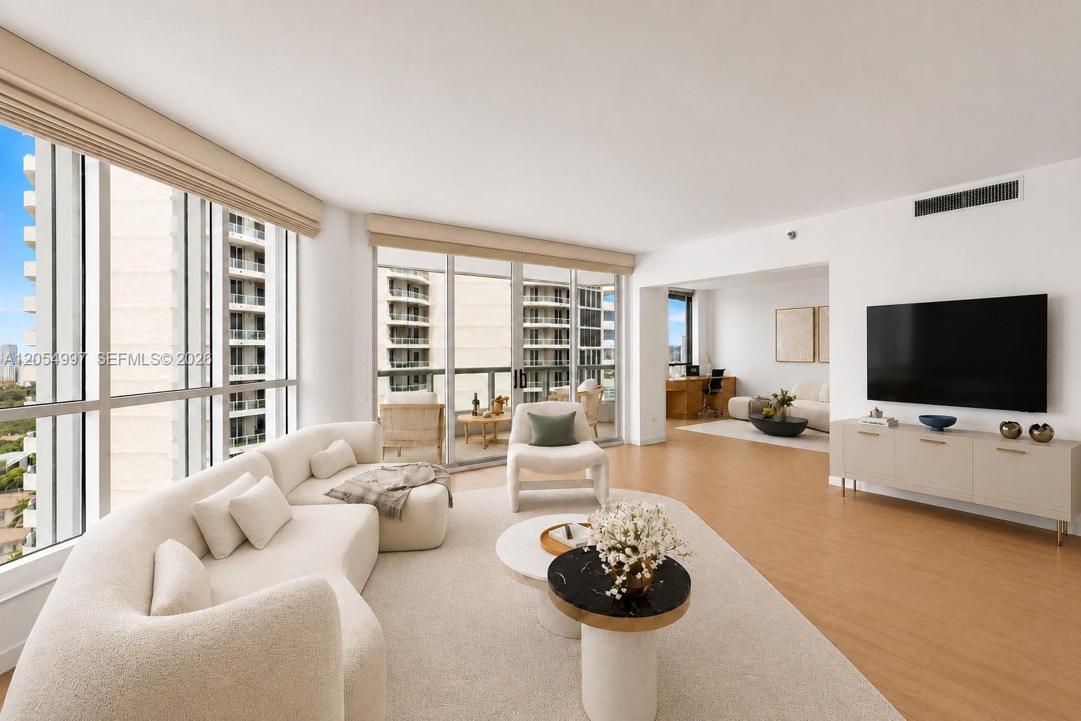 21150 Point Pl 1605 photo 5