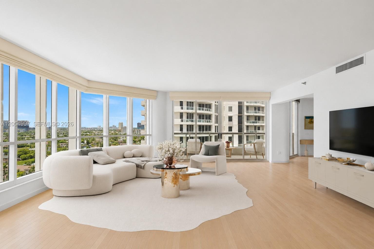21150 Point Pl 1605 photo 9