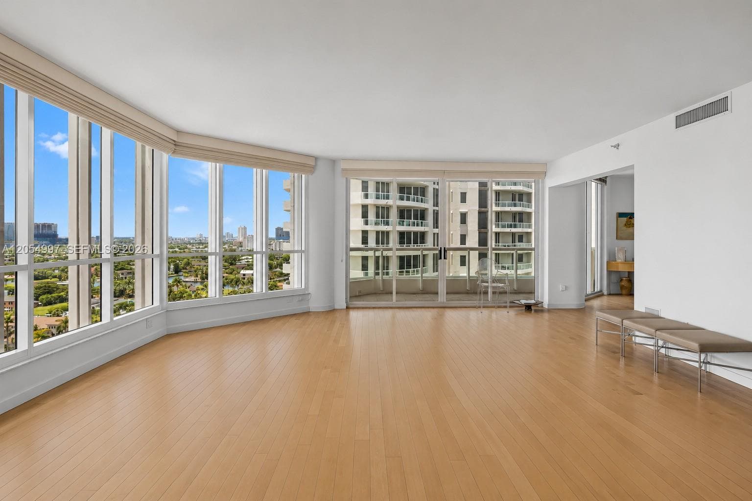 21150 Point Pl 1605 photo 10