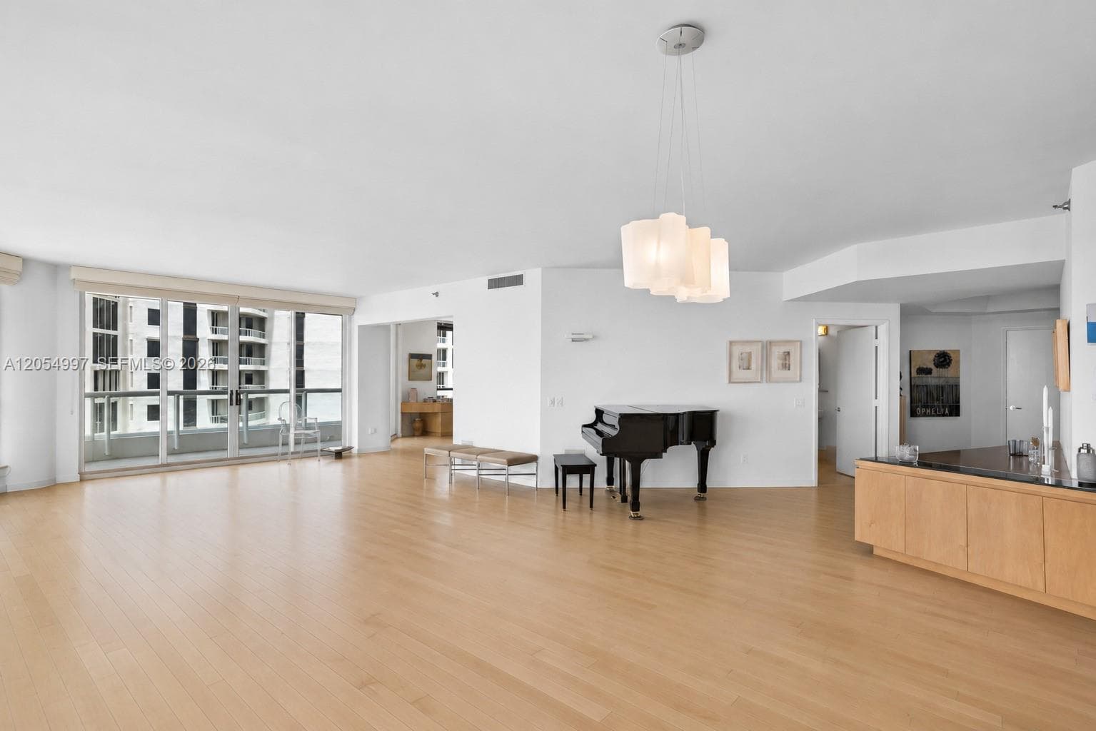 21150 Point Pl 1605 photo 8