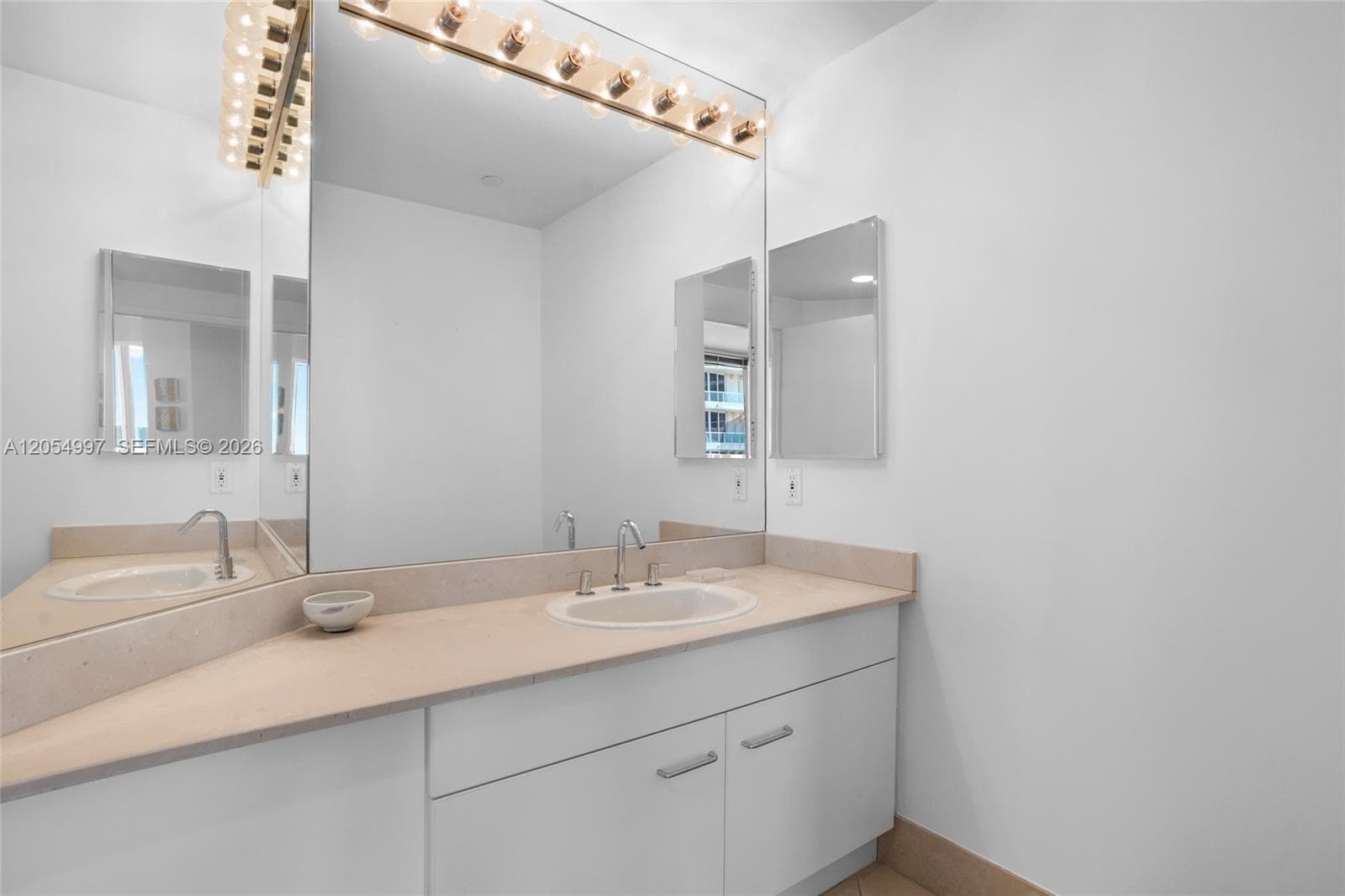 21150 Point Pl 1605 photo 21