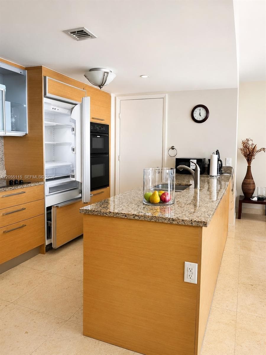 1830 S Ocean Dr 1407 photo 1