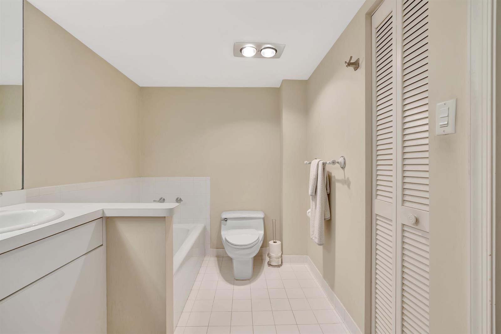 5380 N Ocean Drive 11A photo 19