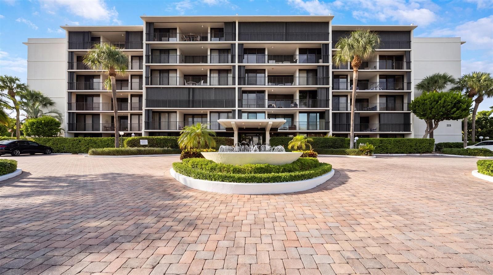 225 S Beach Road photo 1