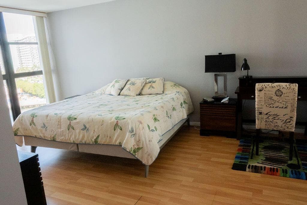 200 LESLIE Drive 819 photo 7