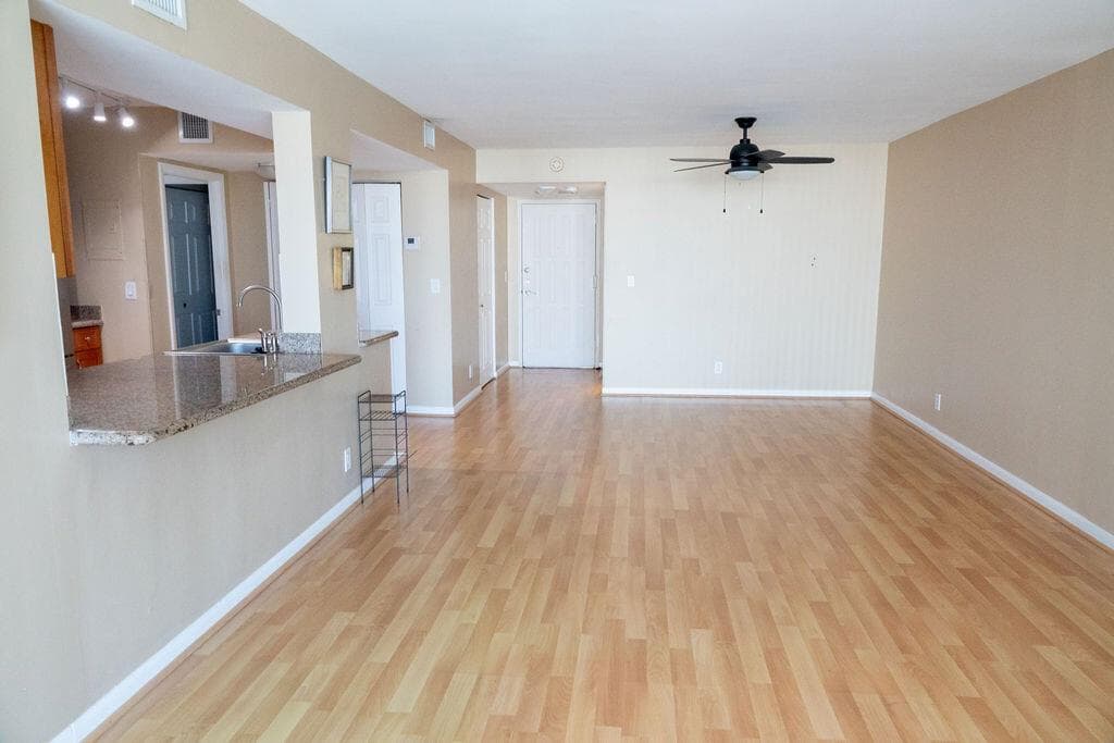 200 LESLIE Drive 819 photo 5