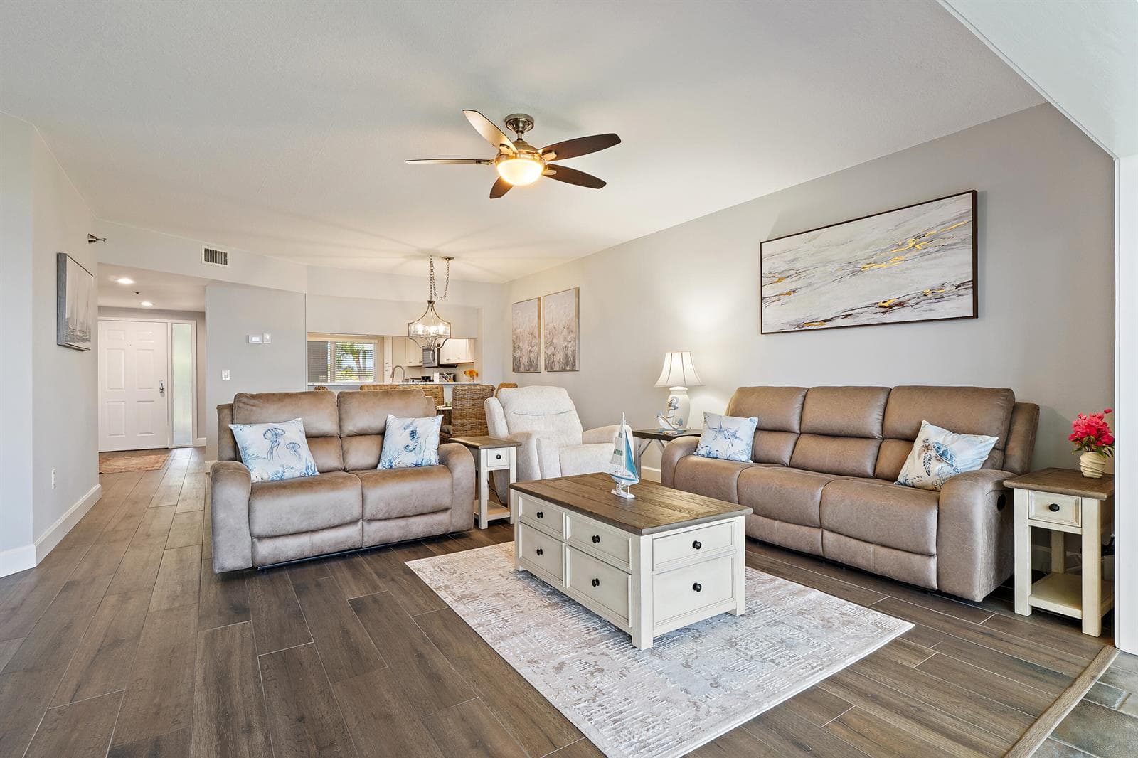 164 NE Edgewater Drive 2103 photo 4