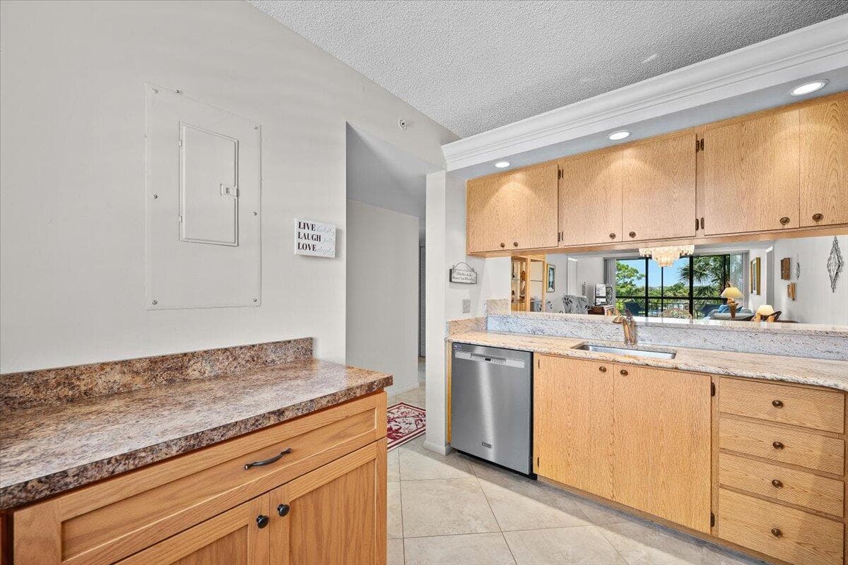 2001 Marina Isle Way 405 photo 5