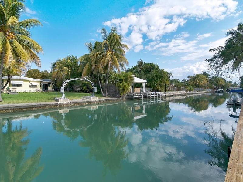 1365 DAYTONIA RD photo 7