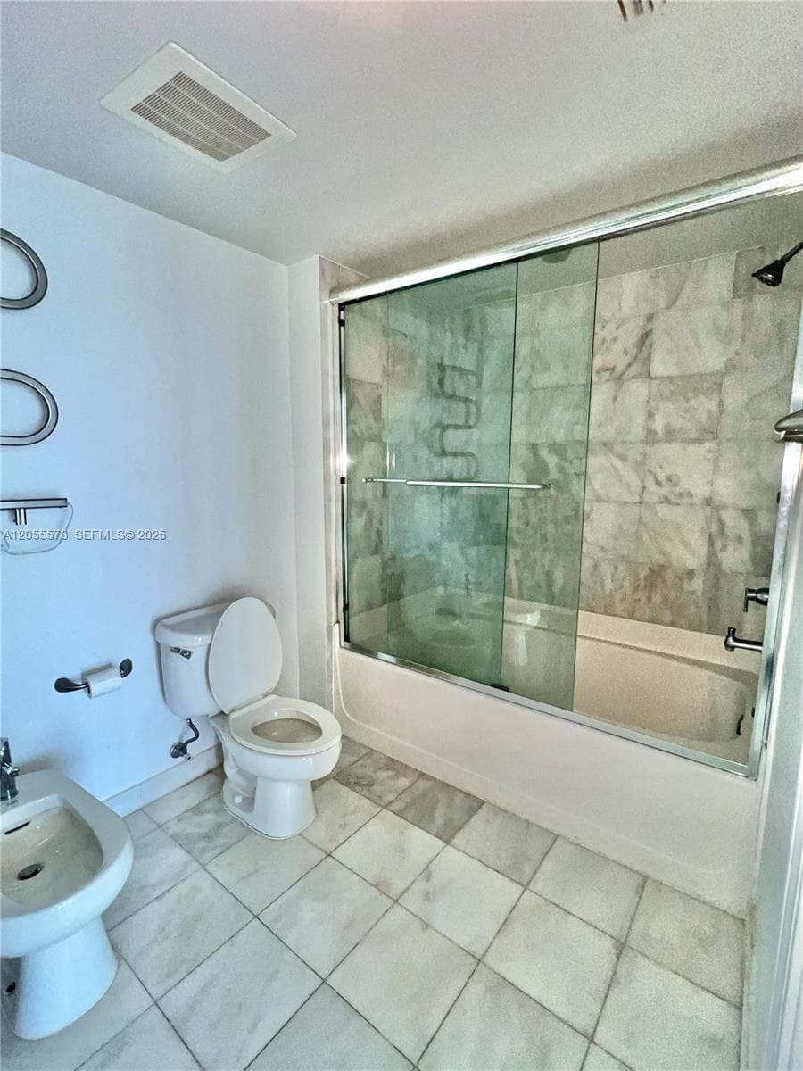 601 NE 36th St 1307 photo 6