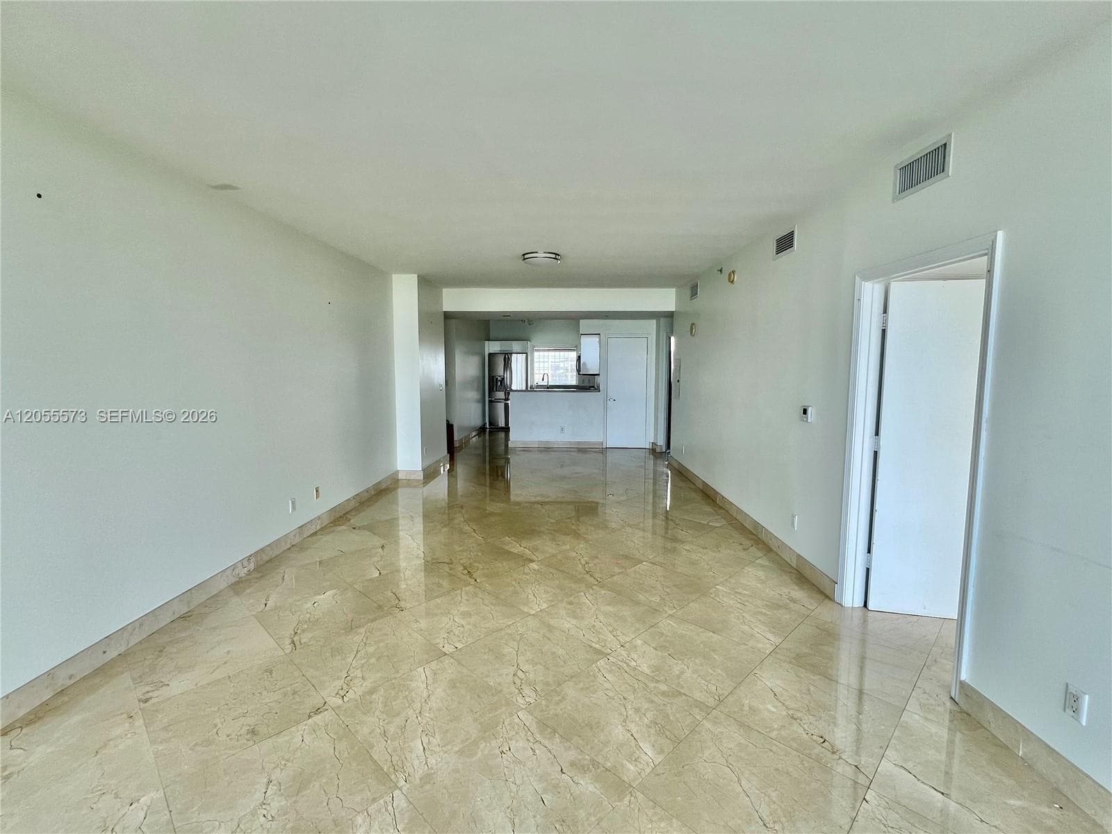 601 NE 36th St 1307 photo 3