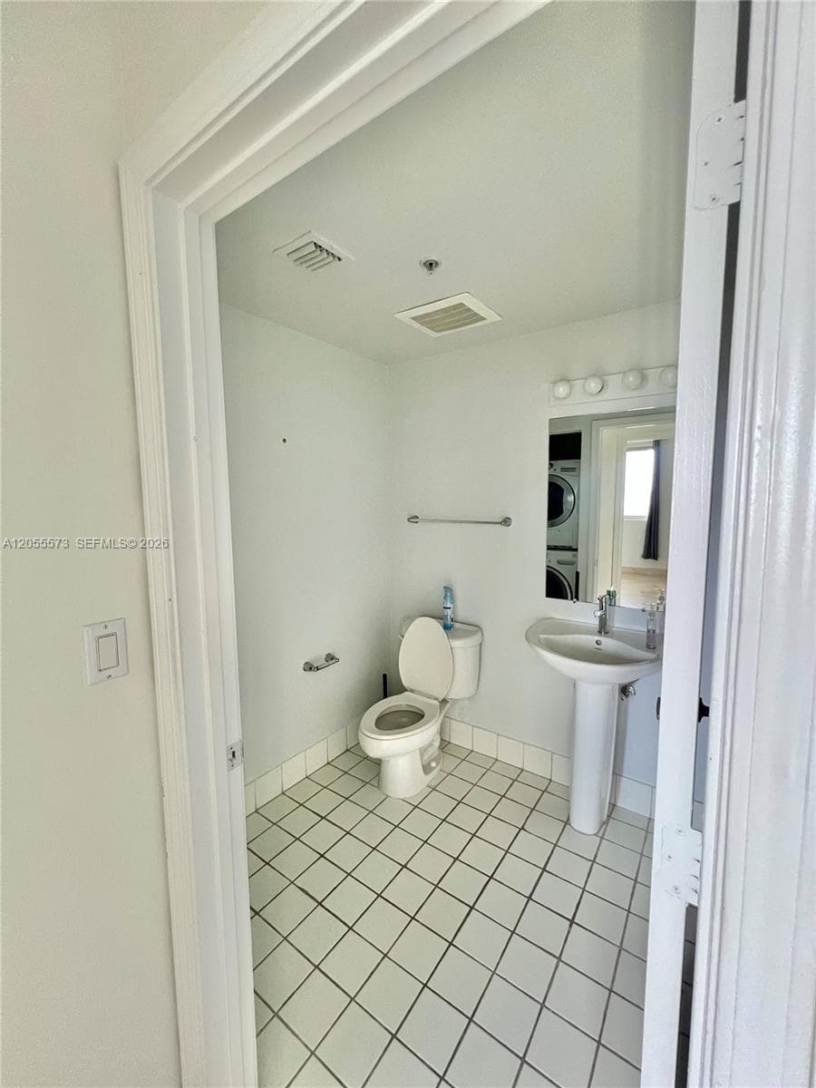 601 NE 36th St 1307 photo 10