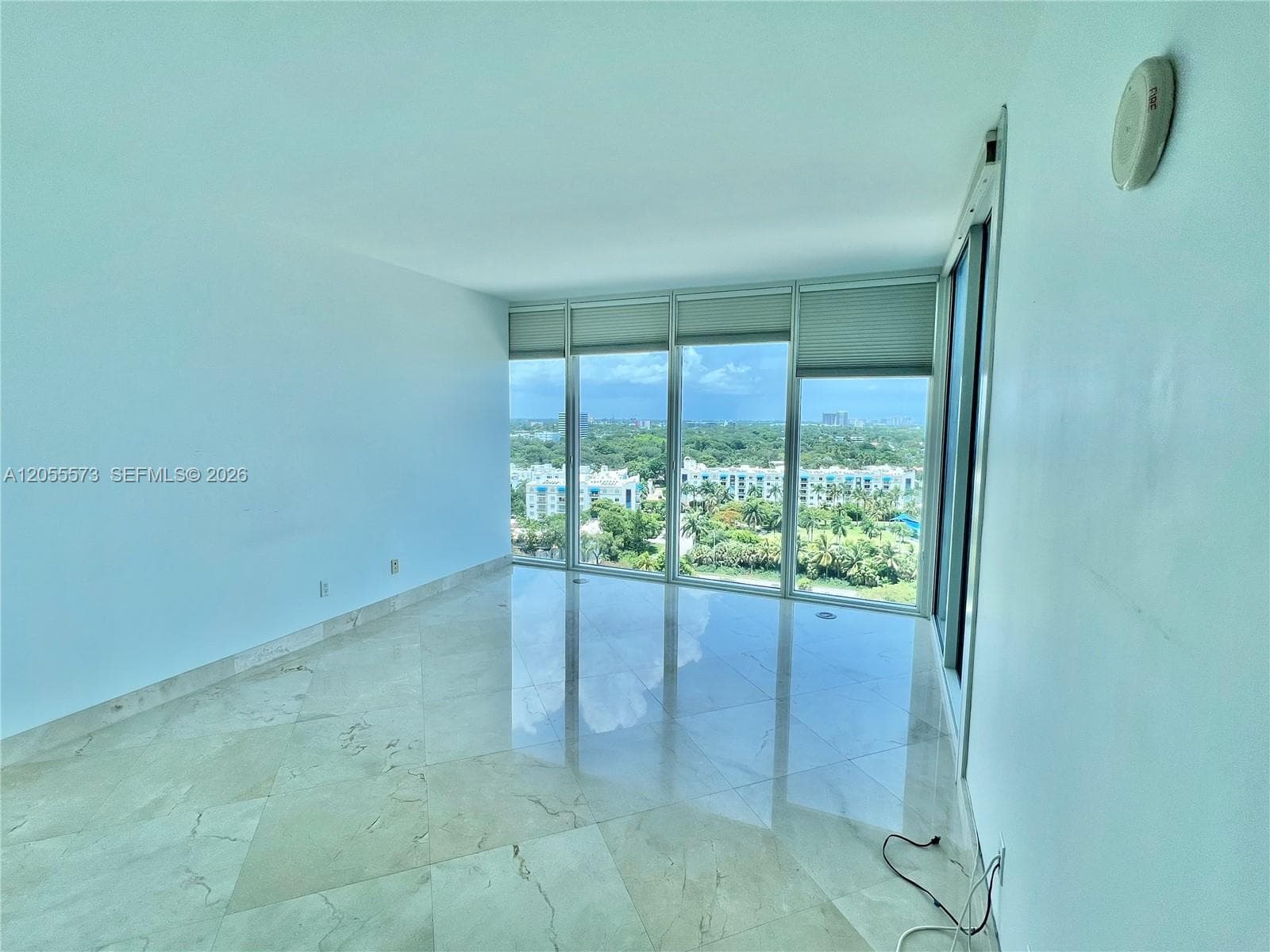 601 NE 36th St 1307 photo 4
