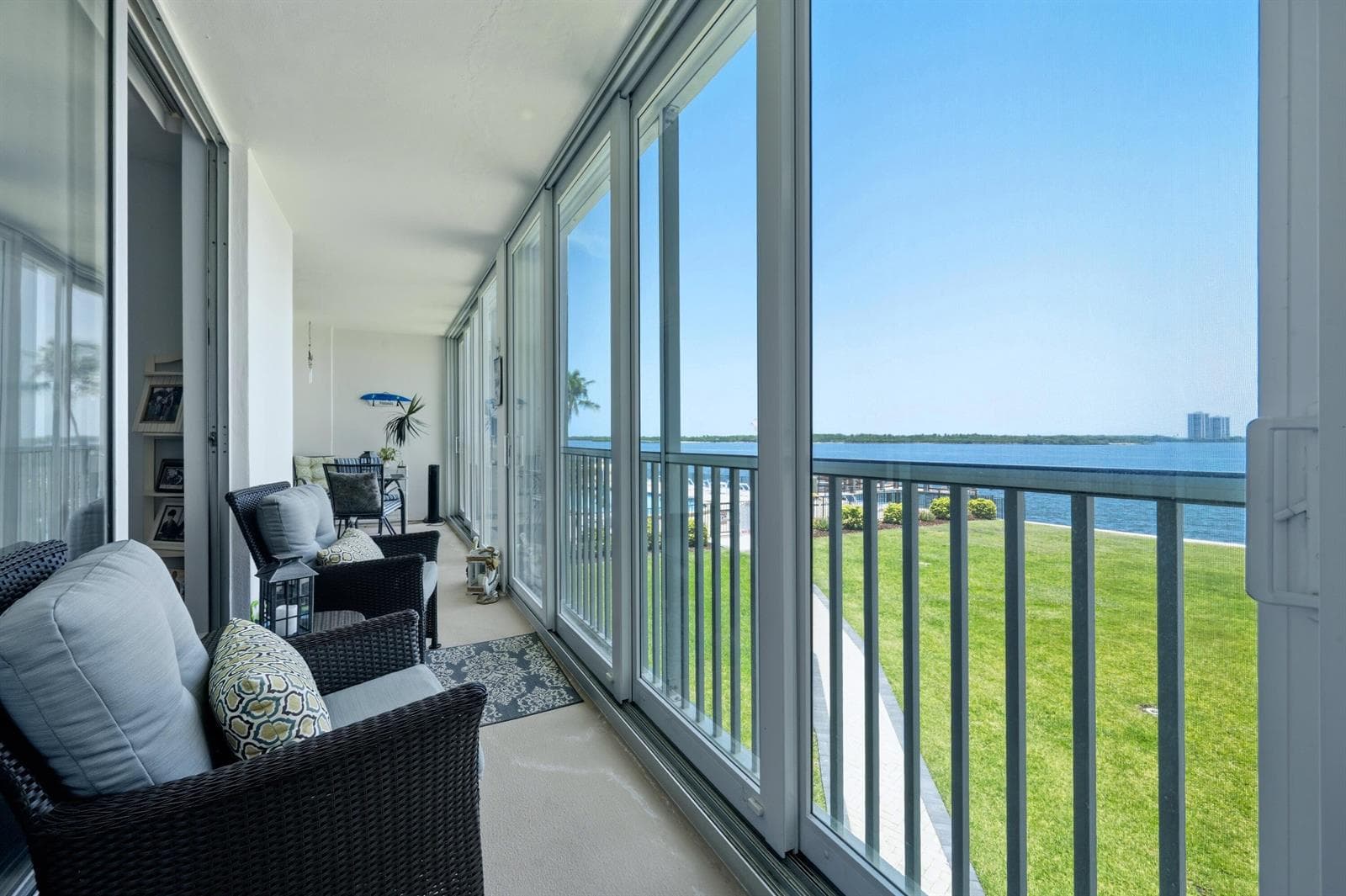 100 Paradise Harbour Boulevard 203 photo 17