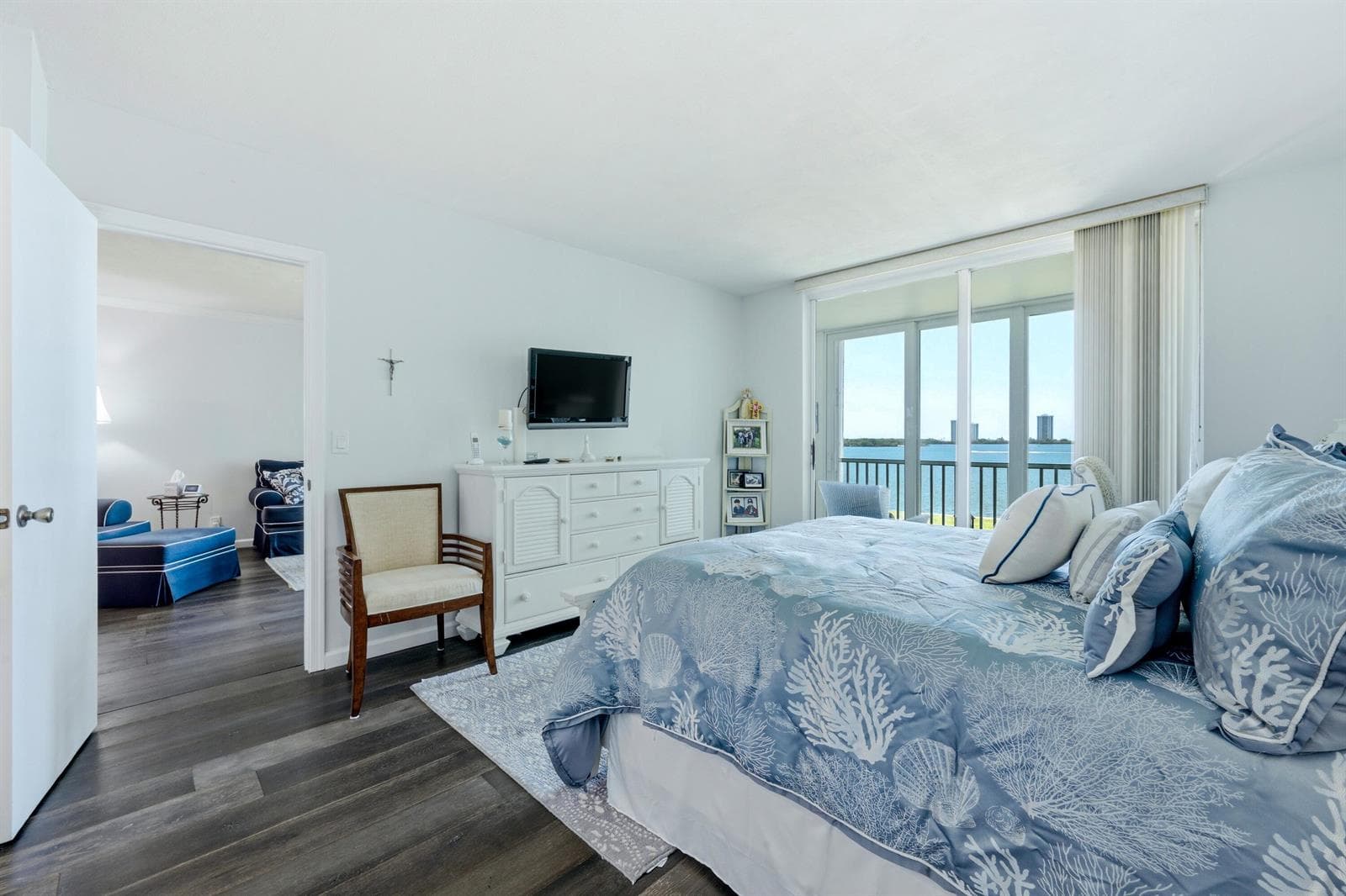 100 Paradise Harbour Boulevard 203 photo 12