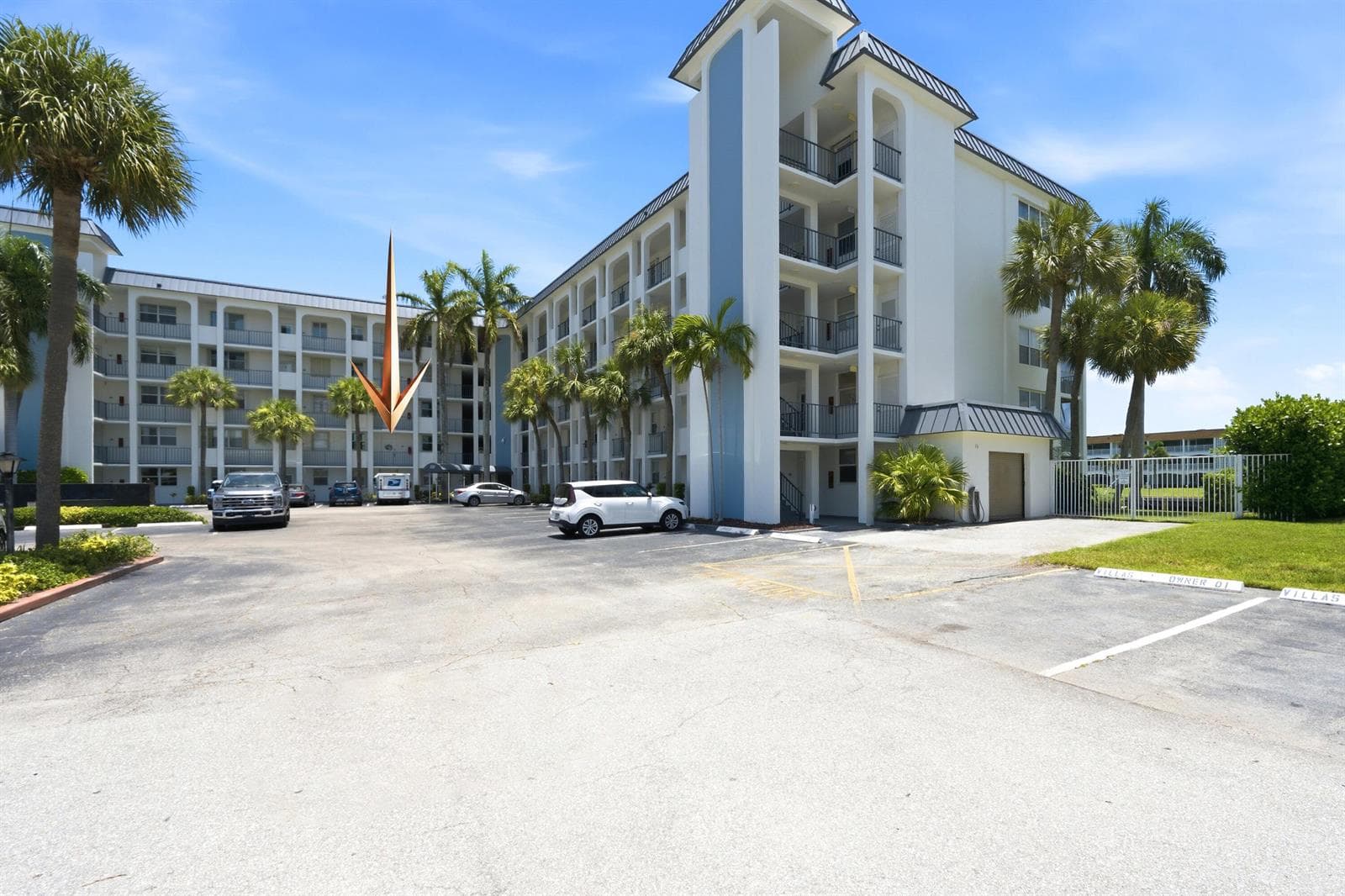 100 Paradise Harbour Boulevard 203 photo 25