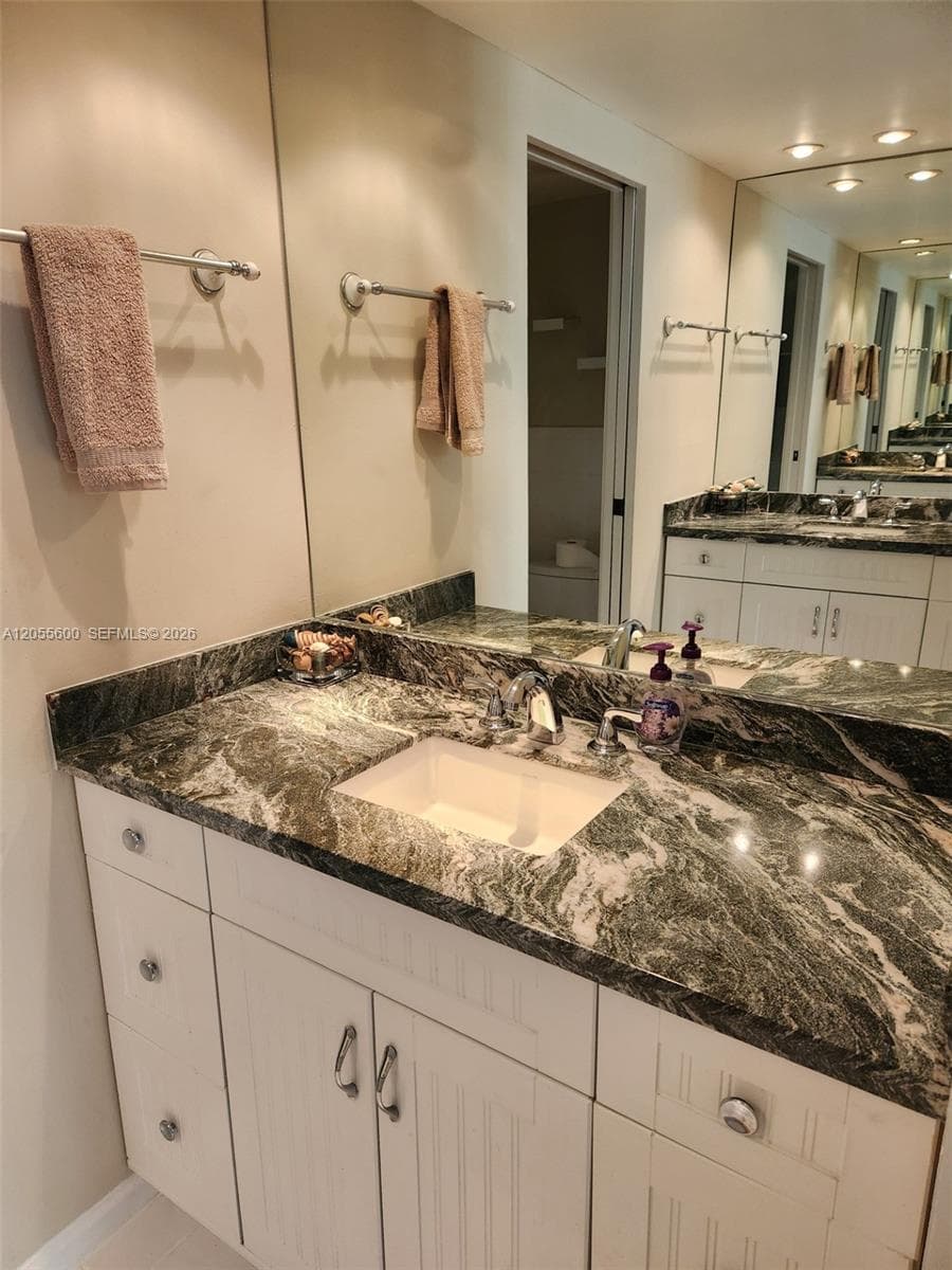 5460 N. Ocean Dr 4B photo 2