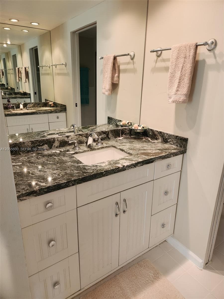 5460 N. Ocean Dr 4B photo 3