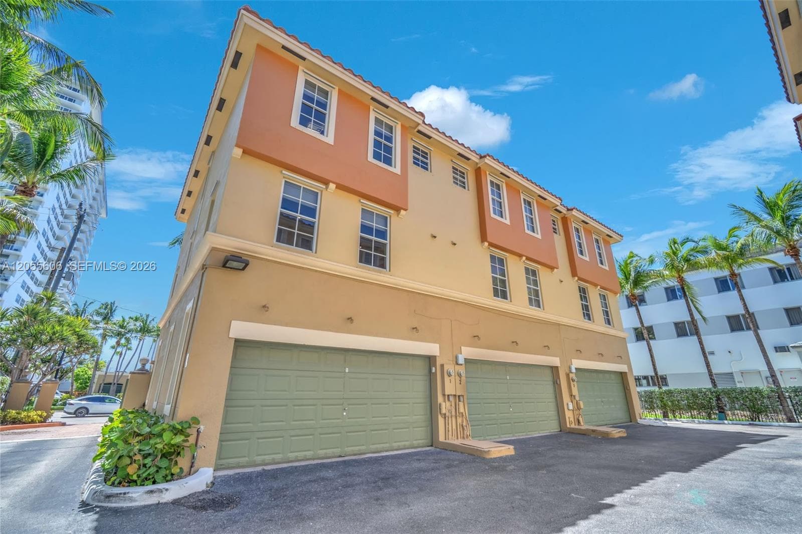 2065 S Ocean Dr TH1 photo 2