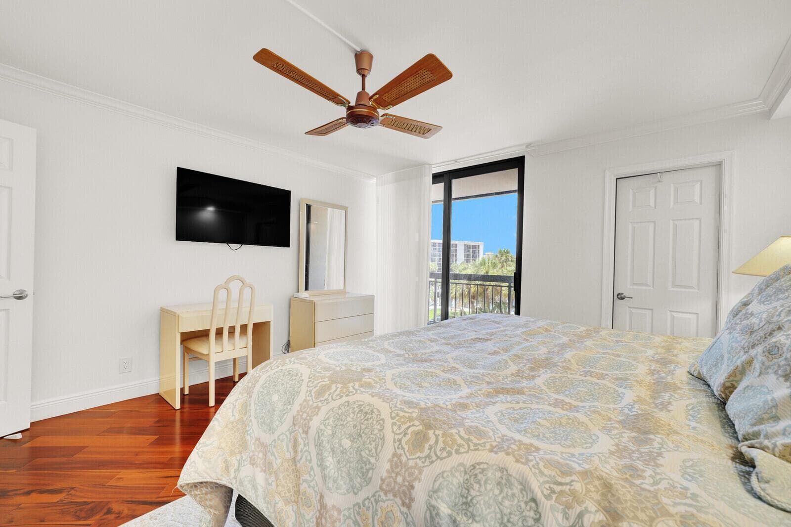 2697 N Ocean Boulevard F-303 photo 17