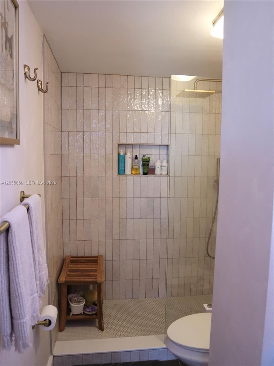 2350 NE 135th St 607 photo 10