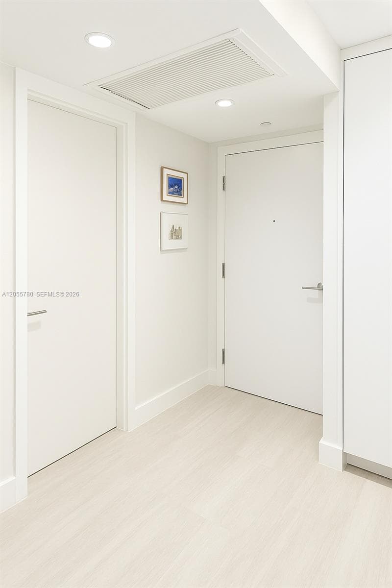 2301 Collins Ave 636 photo 2