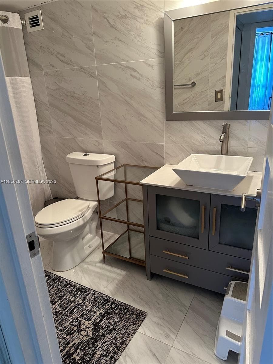 800 Parkview Dr 412 photo 5