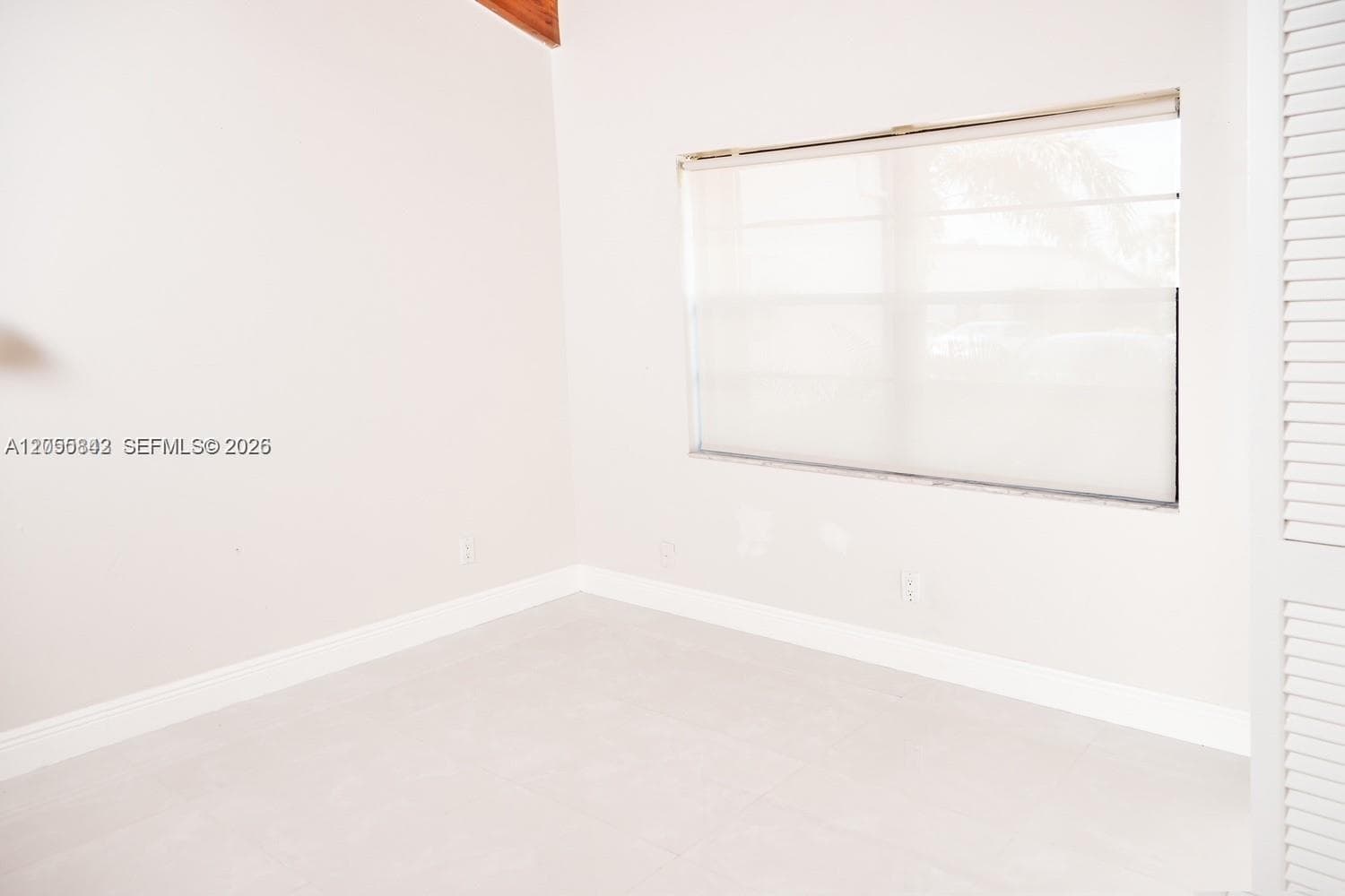 347 Leslie Dr photo 5