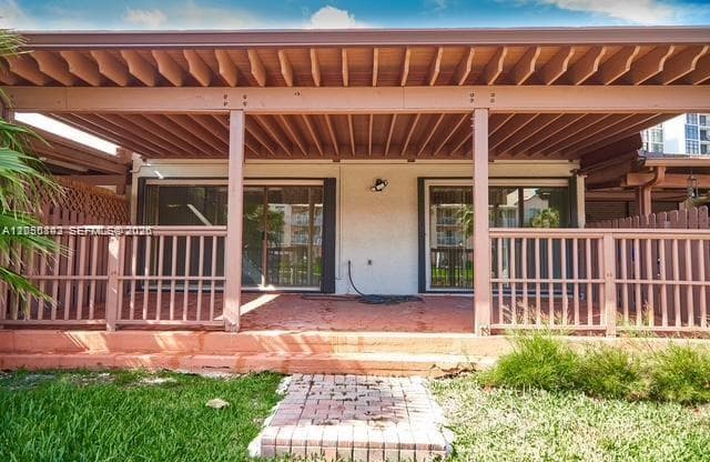 347 Leslie Dr photo 4