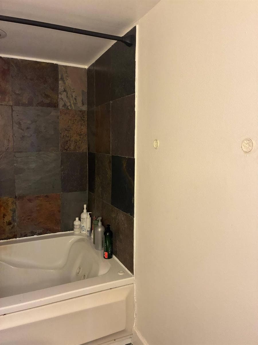 400 LESLIE Drive 502 photo 23