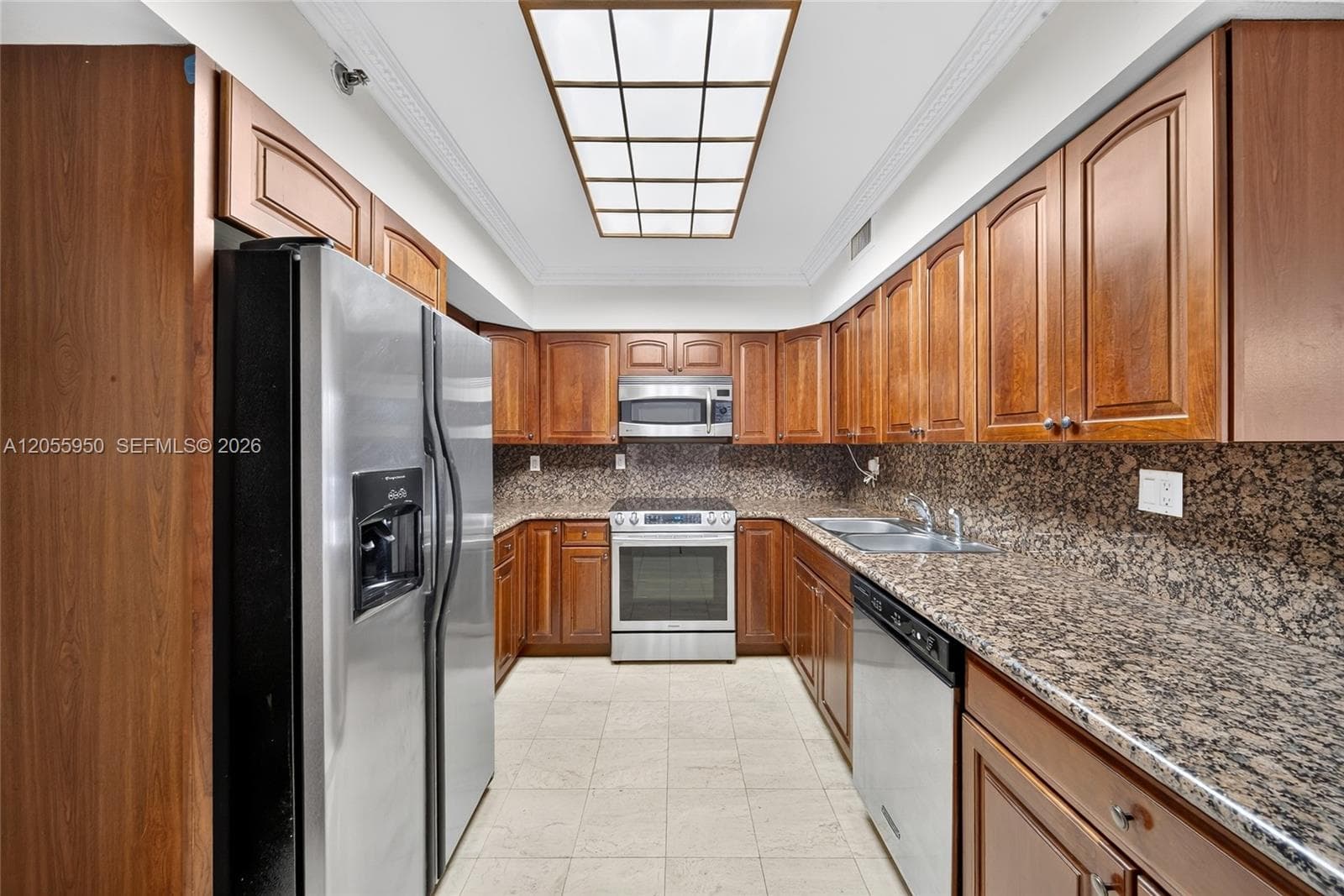 3600 Mystic Pointe Dr 310 photo 3