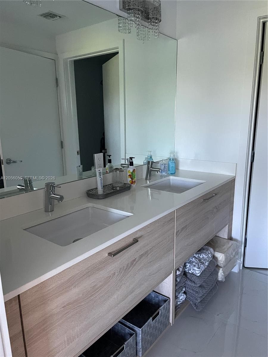 16385 Biscayne Blvd 316 photo 2