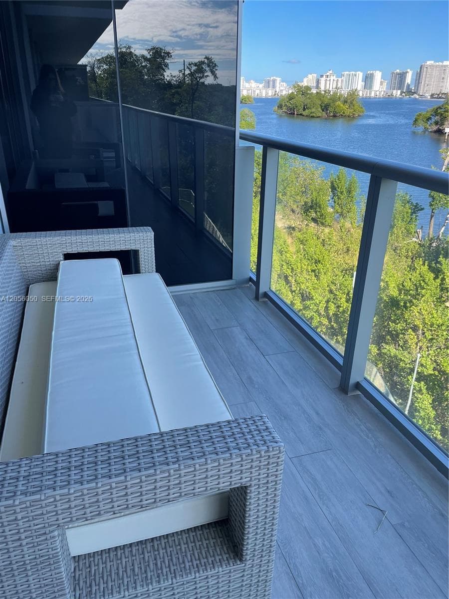 16385 Biscayne Blvd 316 photo 9