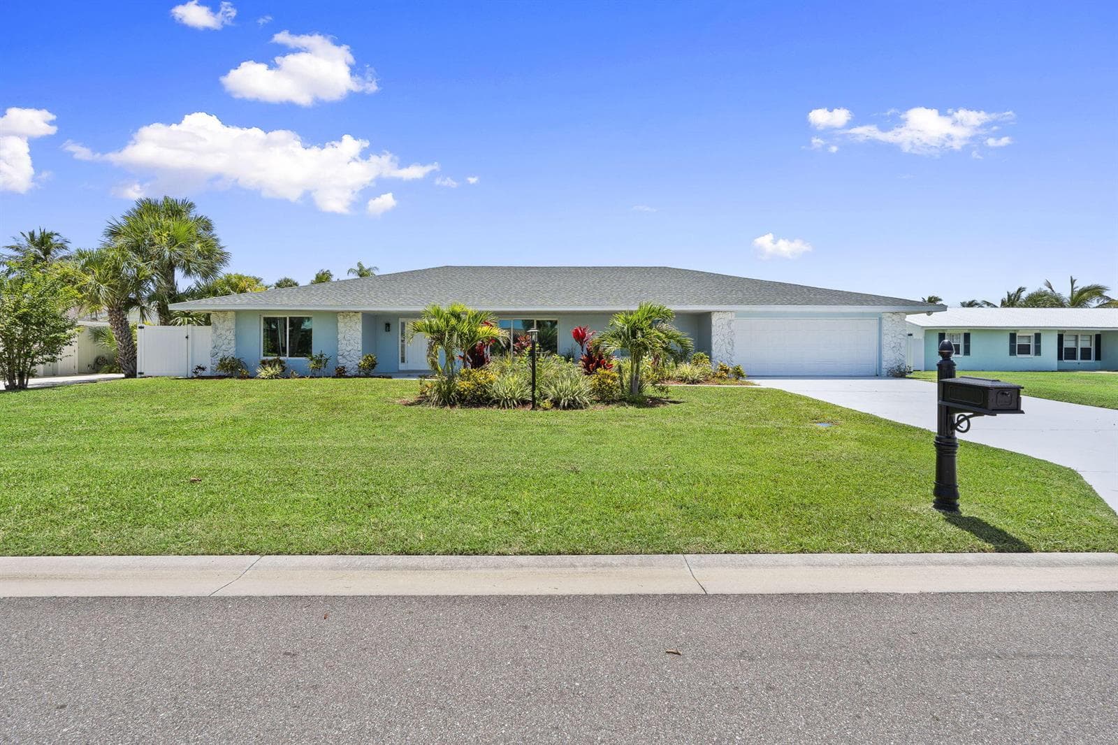 1709 Rio Vista Drive photo 3