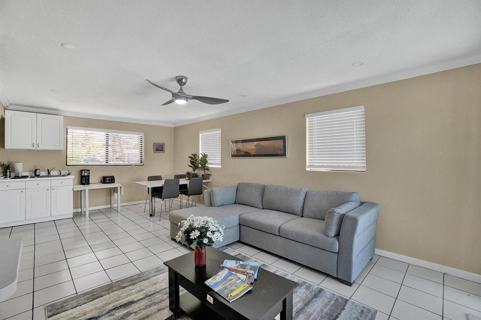 1901 N Riverside Drive Apt 1 photo 10