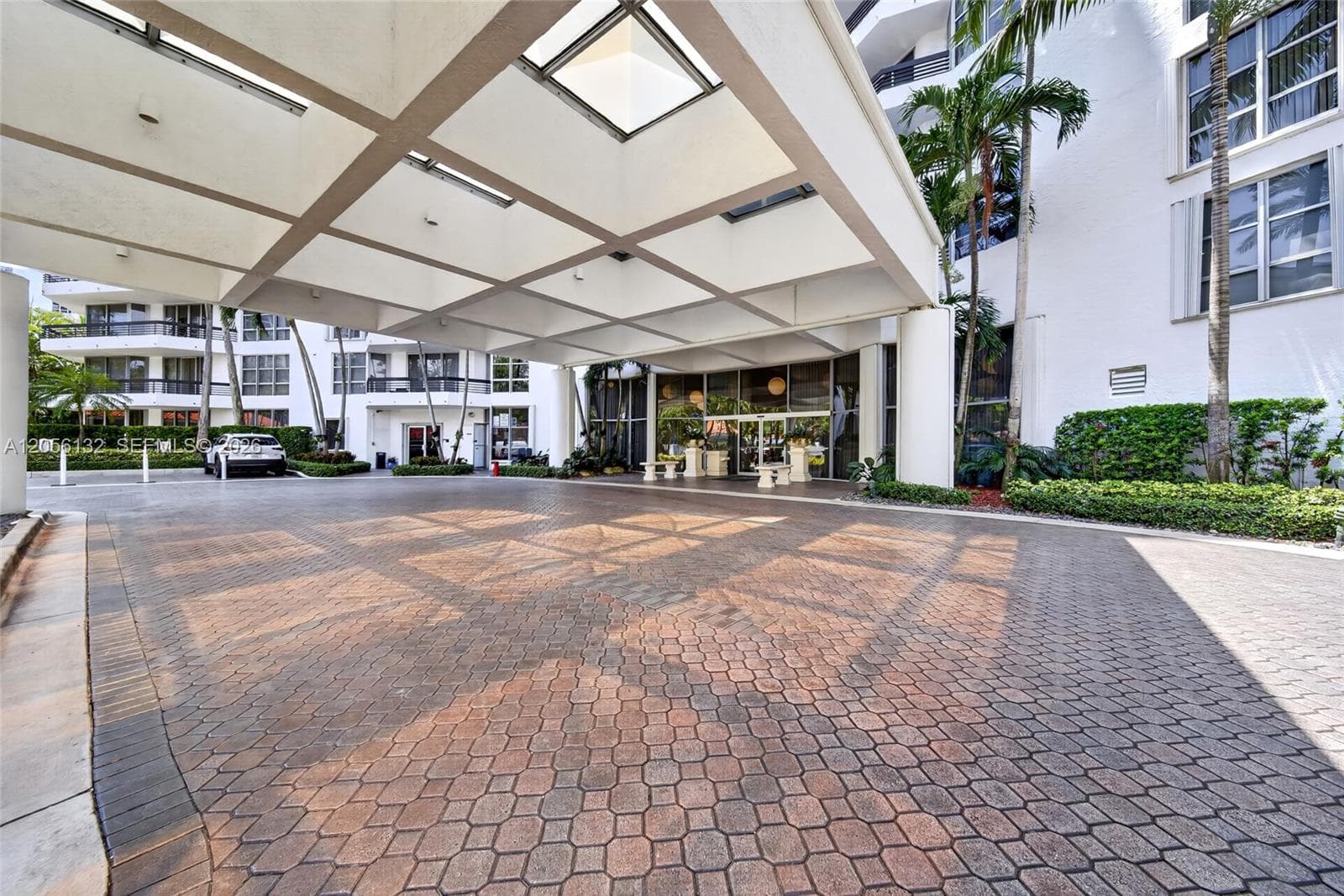 3600 Mystic Pointe Dr 310 photo 2
