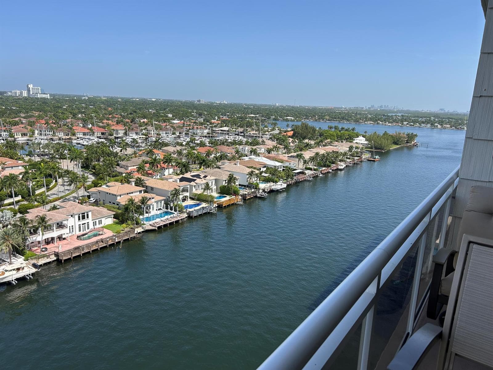 1600 S Ocean Drive photo 3