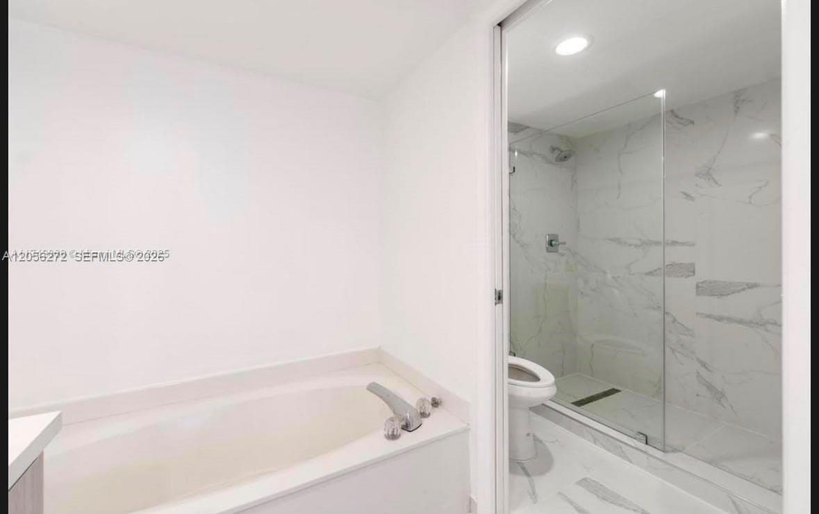 19101 NE 36th Ct 304 photo 23